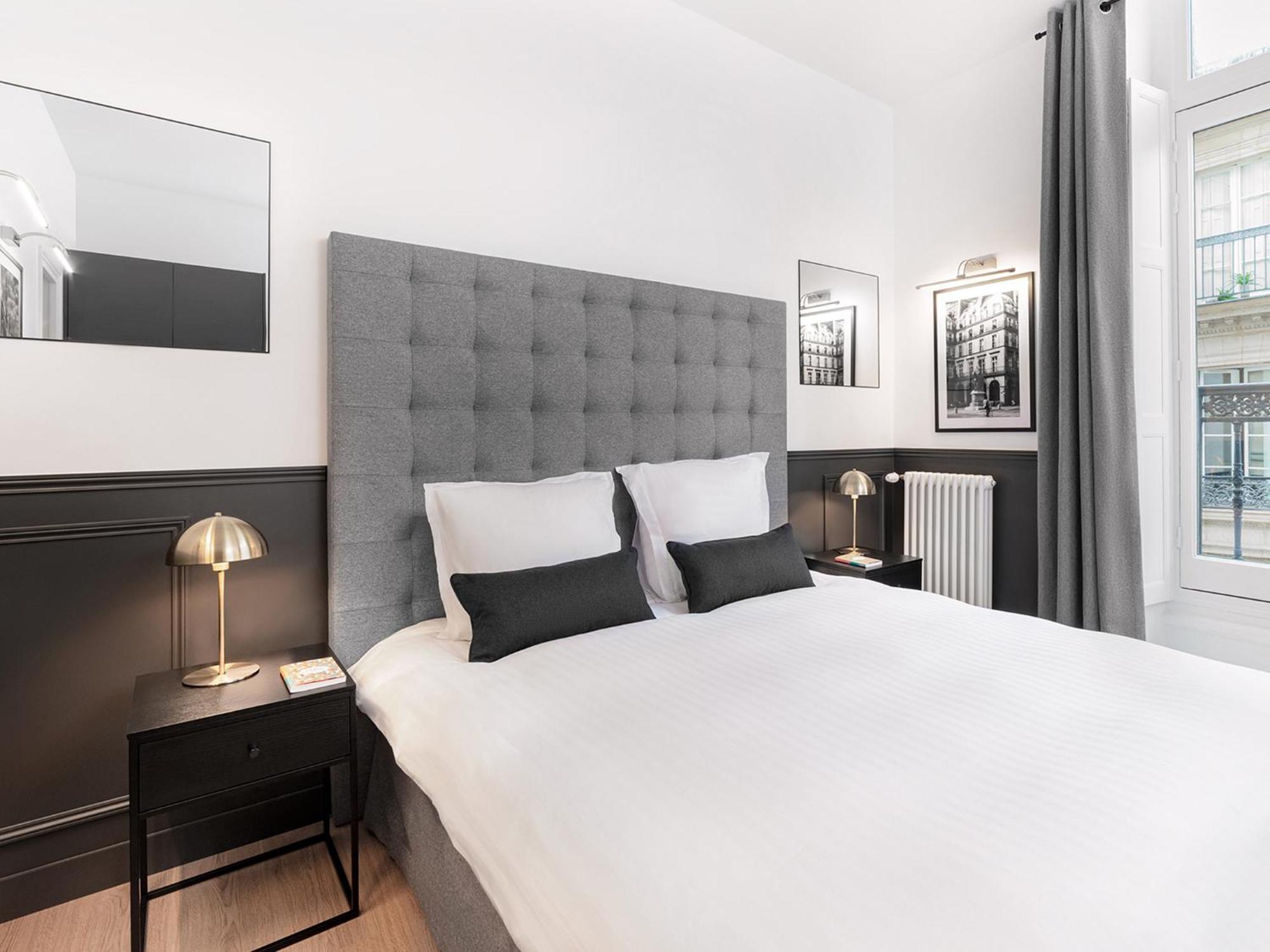 Livinparis Luxury Ac 3 Bedrooms Le Louvre Ii Appartement Parijs